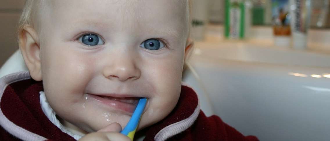 Pasta gigi fluoride aman untuk anak ini penjelasan dan cara memilihnya